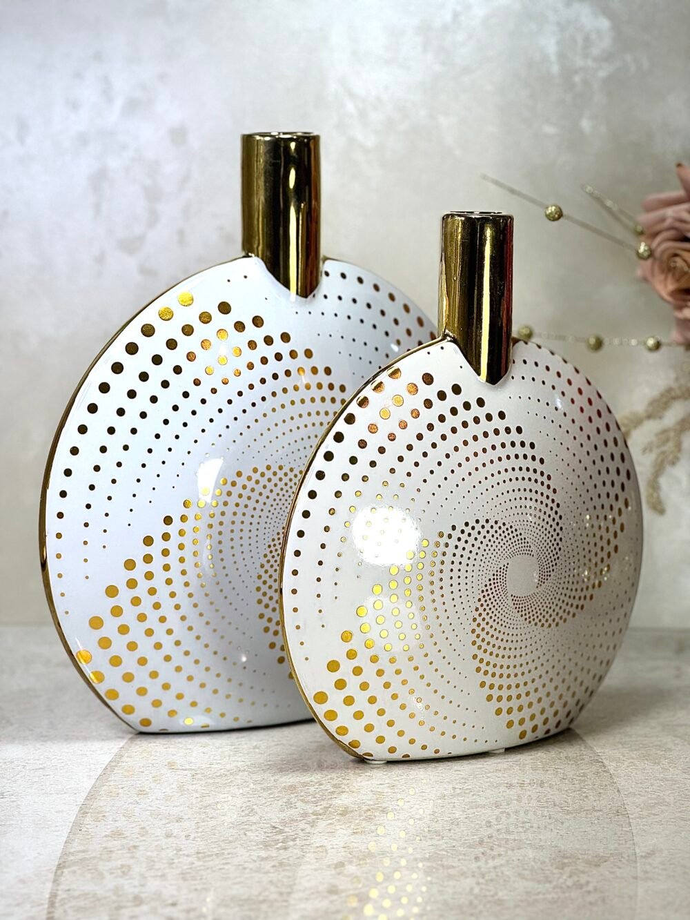 Ensemble de 2 Bouteilles Décoratives Rondes Blanches et Dorées – Style Élégant