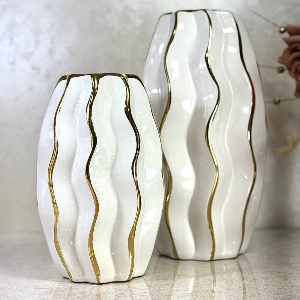 Ensemble de 2 Vases Ovales Ondulés Blancs et Dorés – Pour une Touche Moderne
