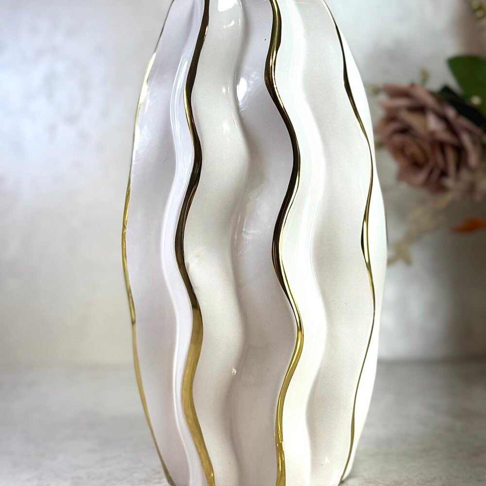 Ensemble de 2 Vases Ovales Ondulés Blancs et Dorés – Pour une Touche Moderne