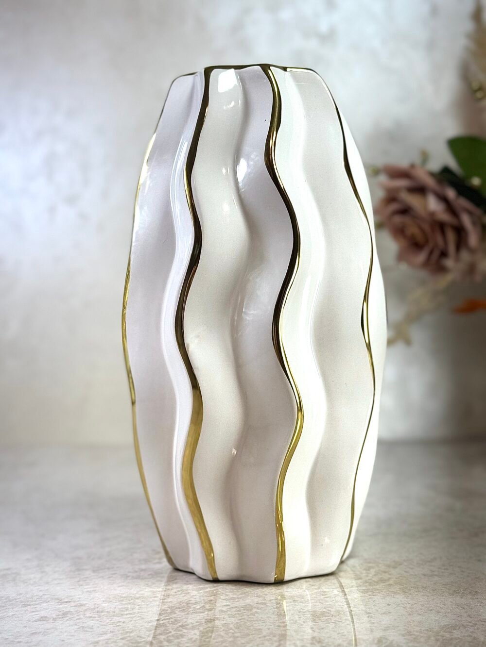 Ensemble de 2 Vases Ovales Ondulés Blancs et Dorés – Pour une Touche Moderne