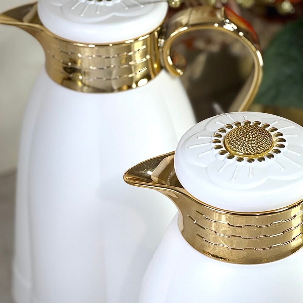 Ensemble de 2 Thermos Blancs et Dorés – Élégance et Raffinement