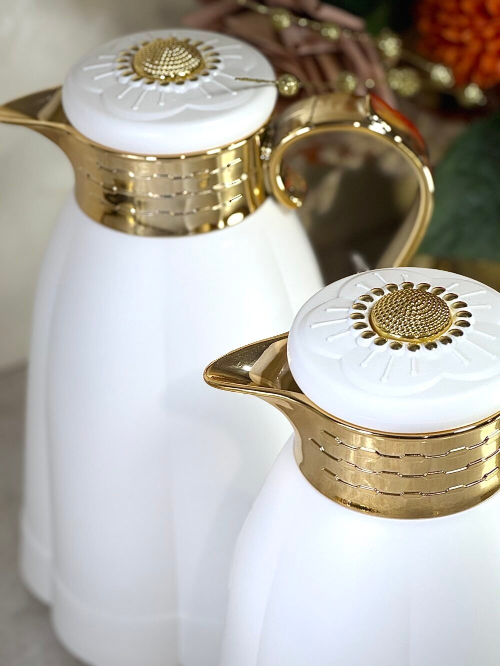 Ensemble de 2 Thermos Blancs et Dorés – Élégance et Raffinement