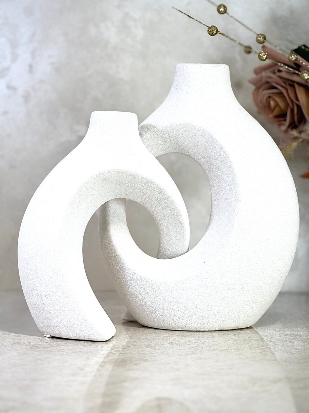 Ensemble de 2 Vases Entrelacés Blancs – Design Abstrait et Moderne Élégant