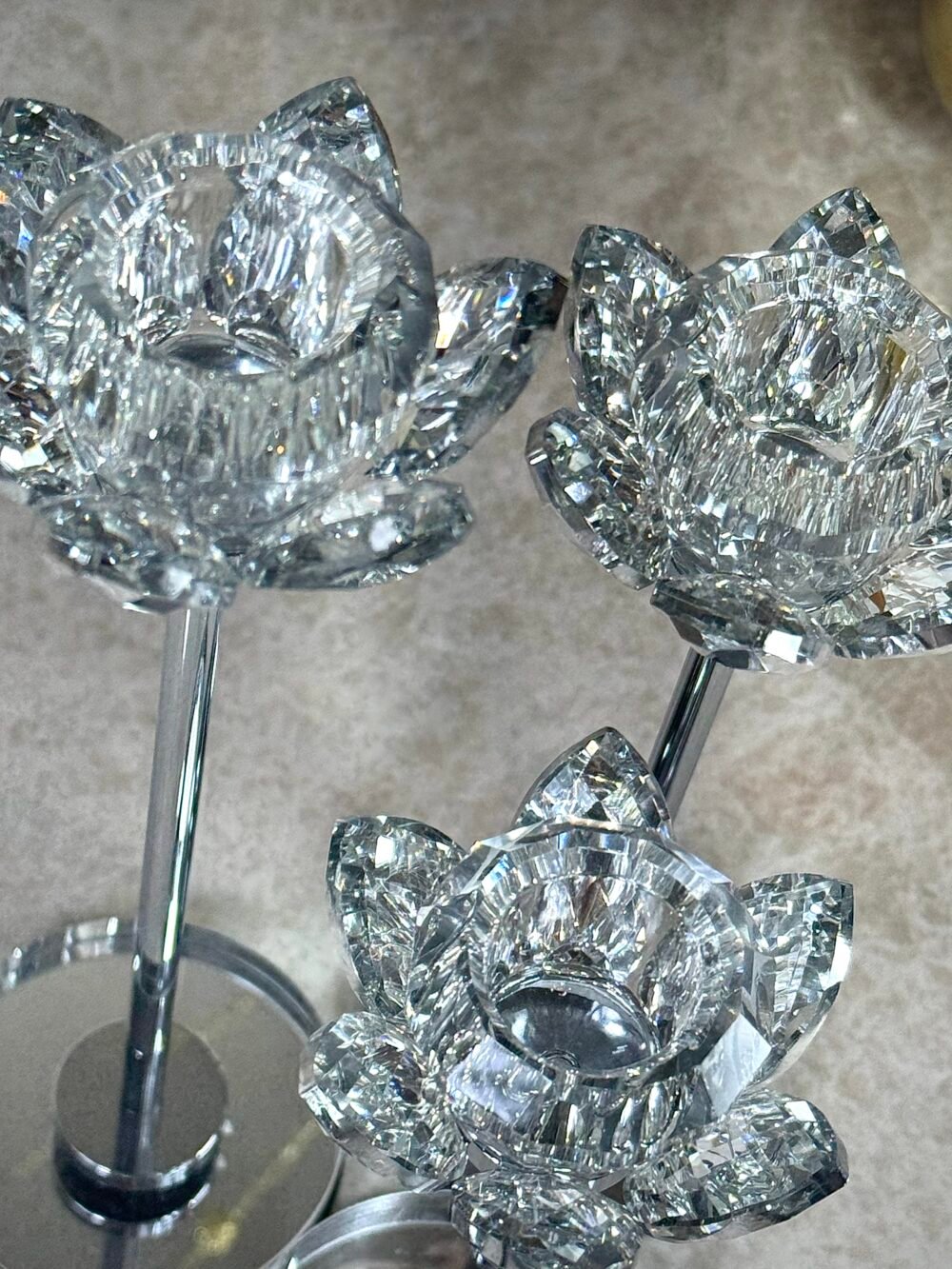 Ensemble de 3 Fleurs en Verre et Métal Argenté – Élégant et Fonctionnel