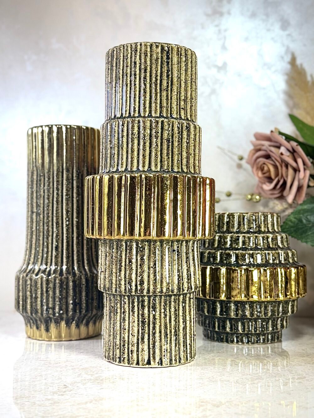 Ensemble de 3 Vases Cylindriques Brutalistes Marron et Doré à Motif Moucheté