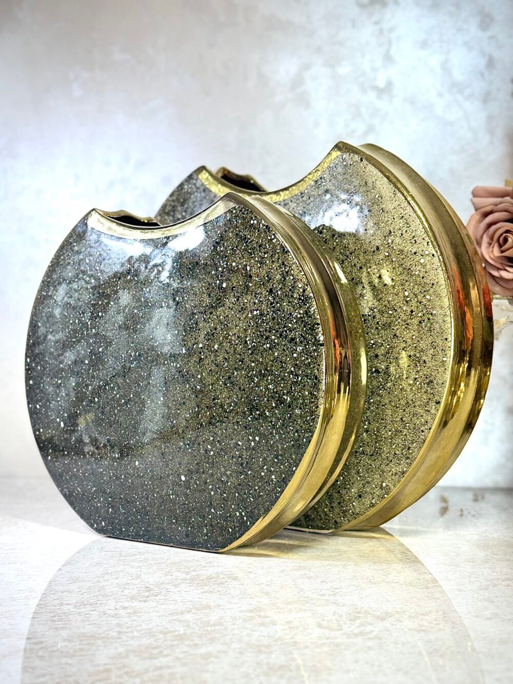 Vase Rond Marron et Doré à Motif Moucheté – Disponible en 2 Tailles