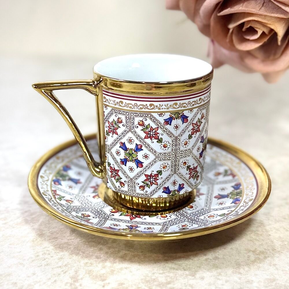 Ensemble de 6 Tasses et Sous-Tasses Antiques – Blanc avec Motif Roses