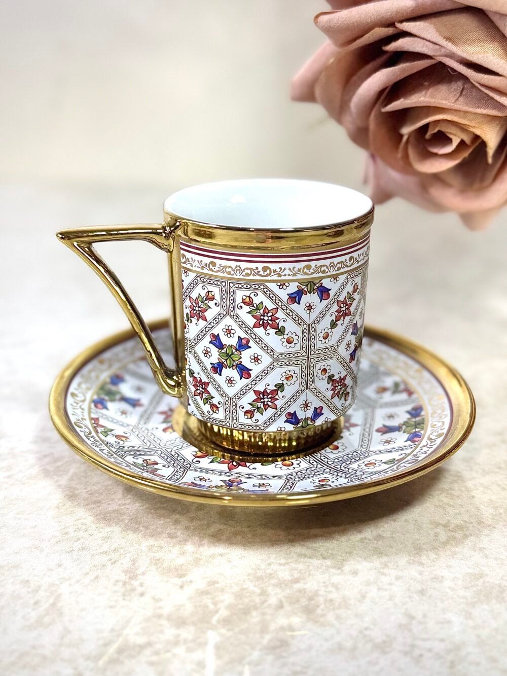 Ensemble de 6 Tasses et Sous-Tasses Antiques – Blanc avec Motif Roses