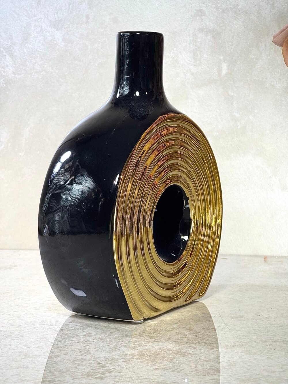 Vase Rond Élégant Noir et Doré avec Trou Central – Design Moderne et Raffiné pour Décoration Intérieure