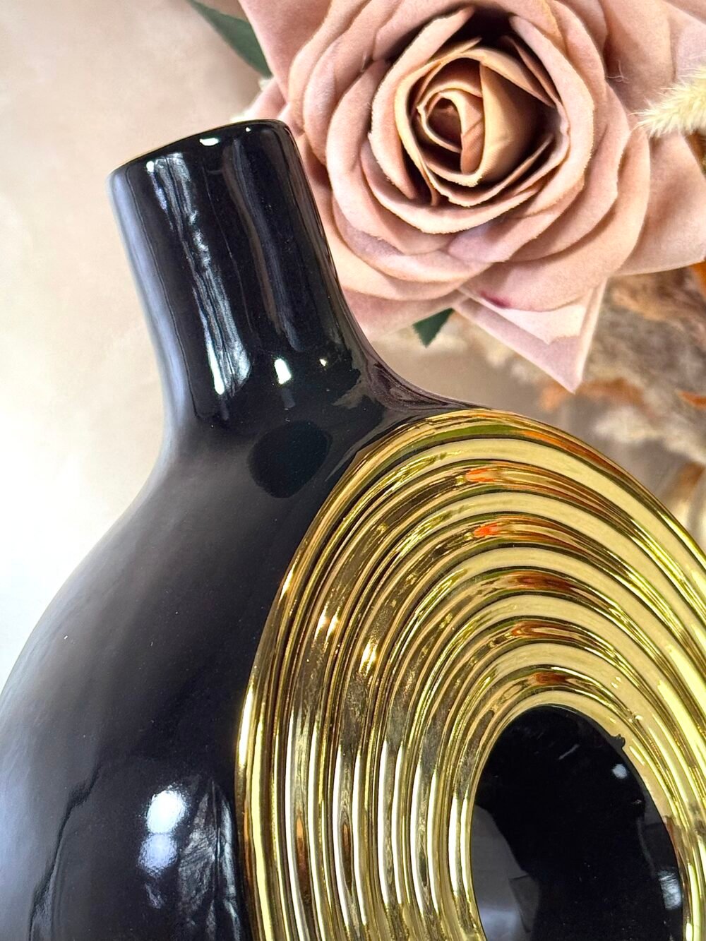 Vase Rond Élégant Noir et Doré avec Trou Central – Design Moderne et Raffiné pour Décoration Intérieure