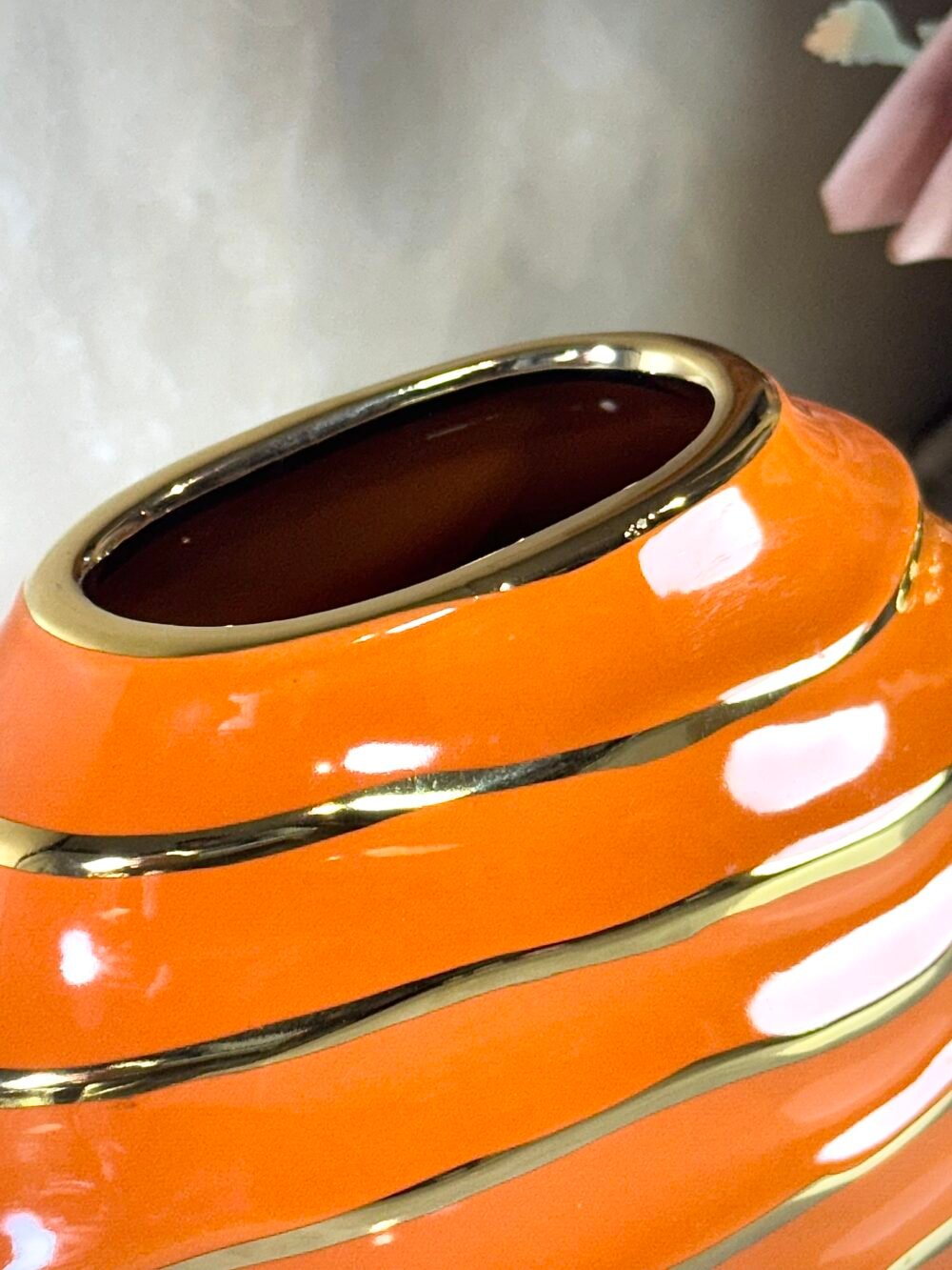 Ensemble de 2 Vases Ronds Orange et Dorés en Forme de Galet – Design Moderne Élégant
