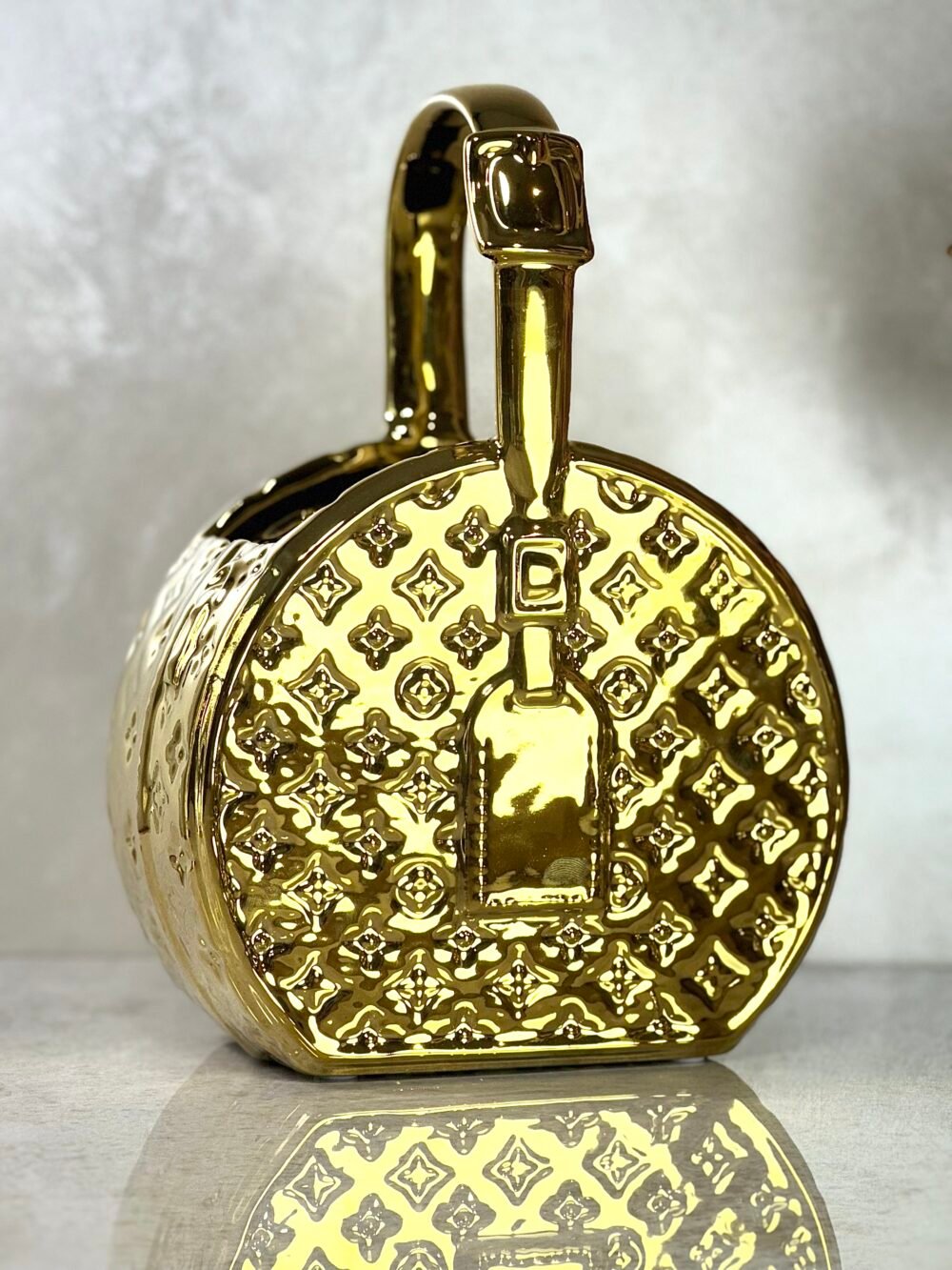 Vase Design en Forme de Sac LV – Décoration Originale Inspirée Luxe Haute Couture