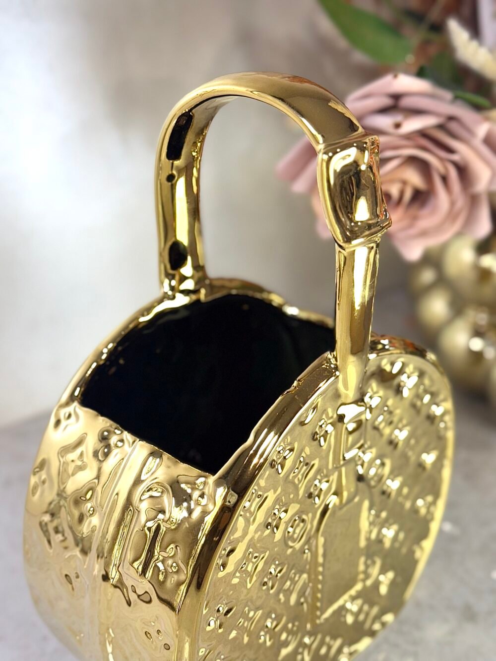 Vase Design en Forme de Sac LV – Décoration Originale Inspirée Luxe Haute Couture