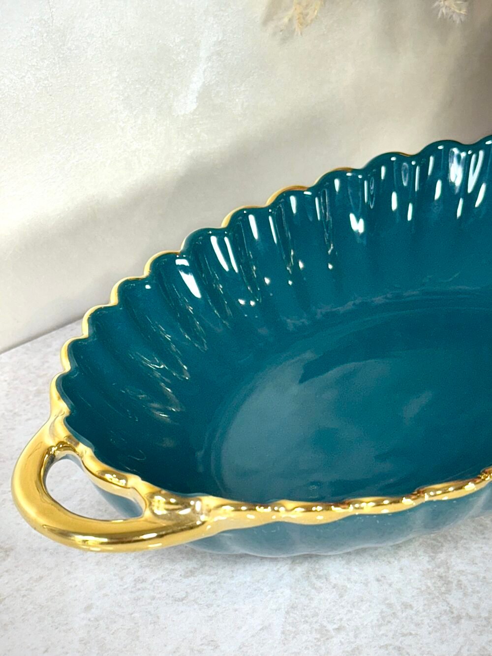 IMG_1905 Bol Ovale de Présentation Vert avec Motifs Dorés et Poignées Élégantes