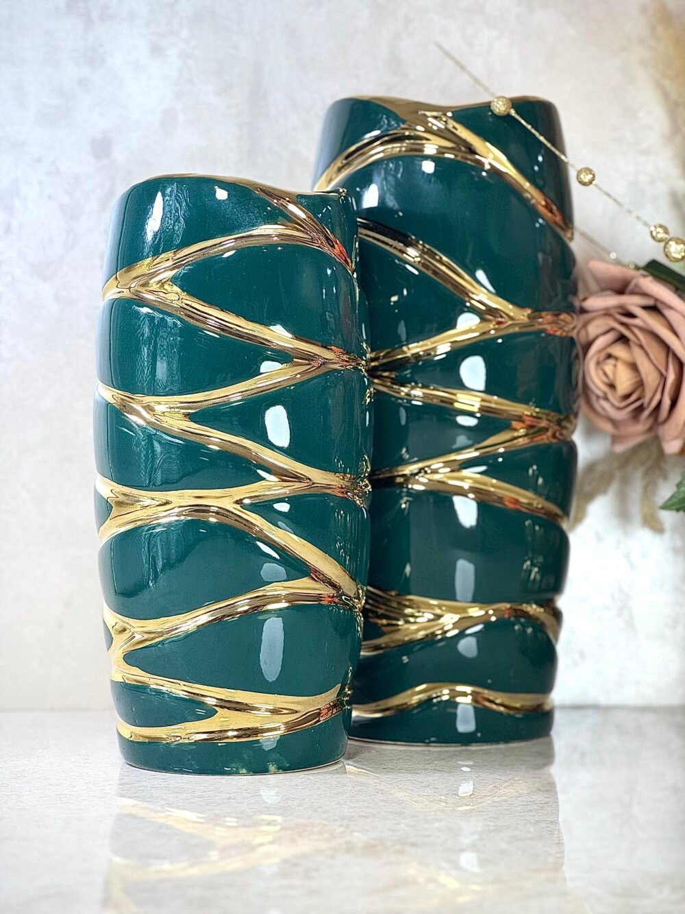 Ensemble de 2 Vases Cylindriques Verts et Dorés avec Motif de Rivières – Design Élégant et Naturel