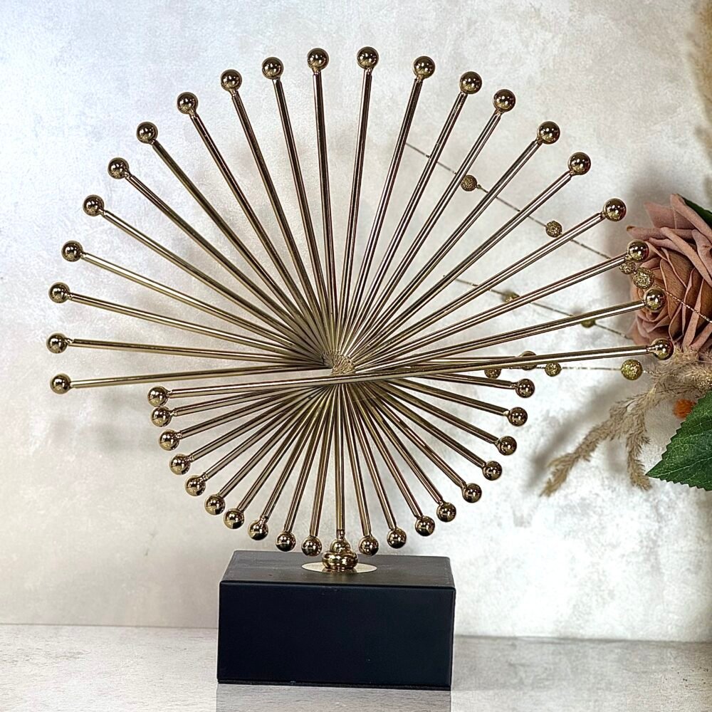 Statue Métallique Noire et Dorée – Forme Queue de Paon, Design Élégant et Moderne