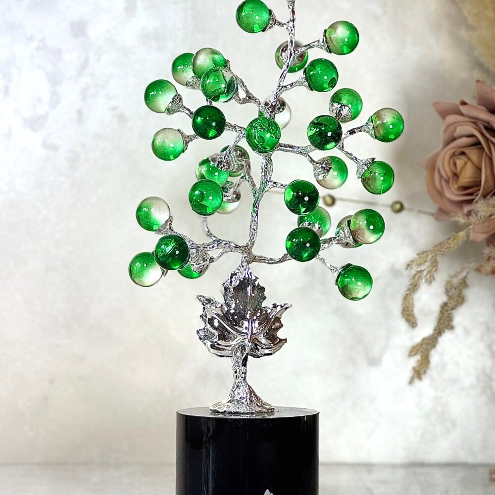Arbre Décoratif en Métal Doré avec Boules en Verre Vert – Sculpture Élégante pour Intérieur Moderne