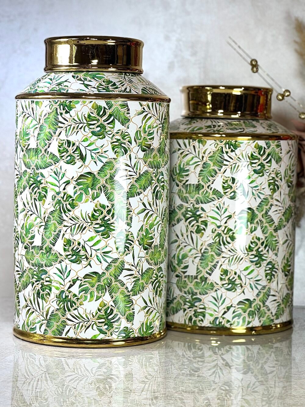 Ensemble de 2 Grands Bocaux Décoratifs Blancs, Verts et Dorés – Motif Feuilles Élégant, 2 Tailles Disponibles