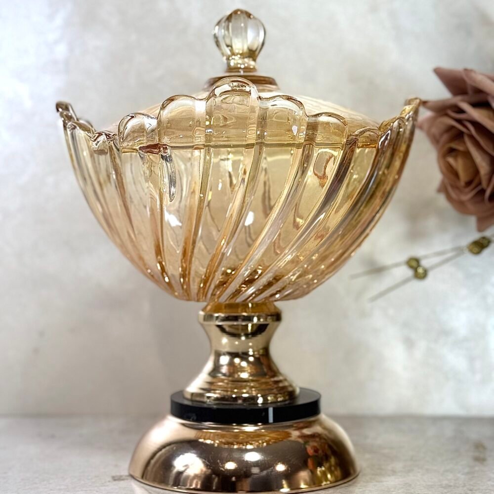 Bonbonnière Texturée en Verre Ambré avec Support Noir et Doré – Charme Luxueux et Présentation Distinctive