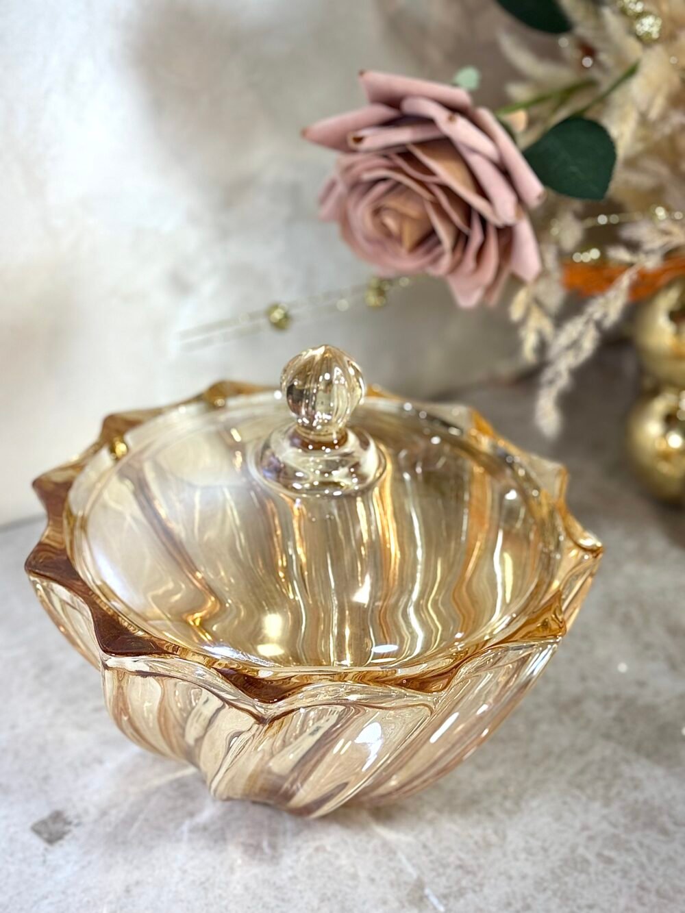 Bonbonnière Texturée en Verre Ambré – Charme Luxueux et Présentation Distinctive