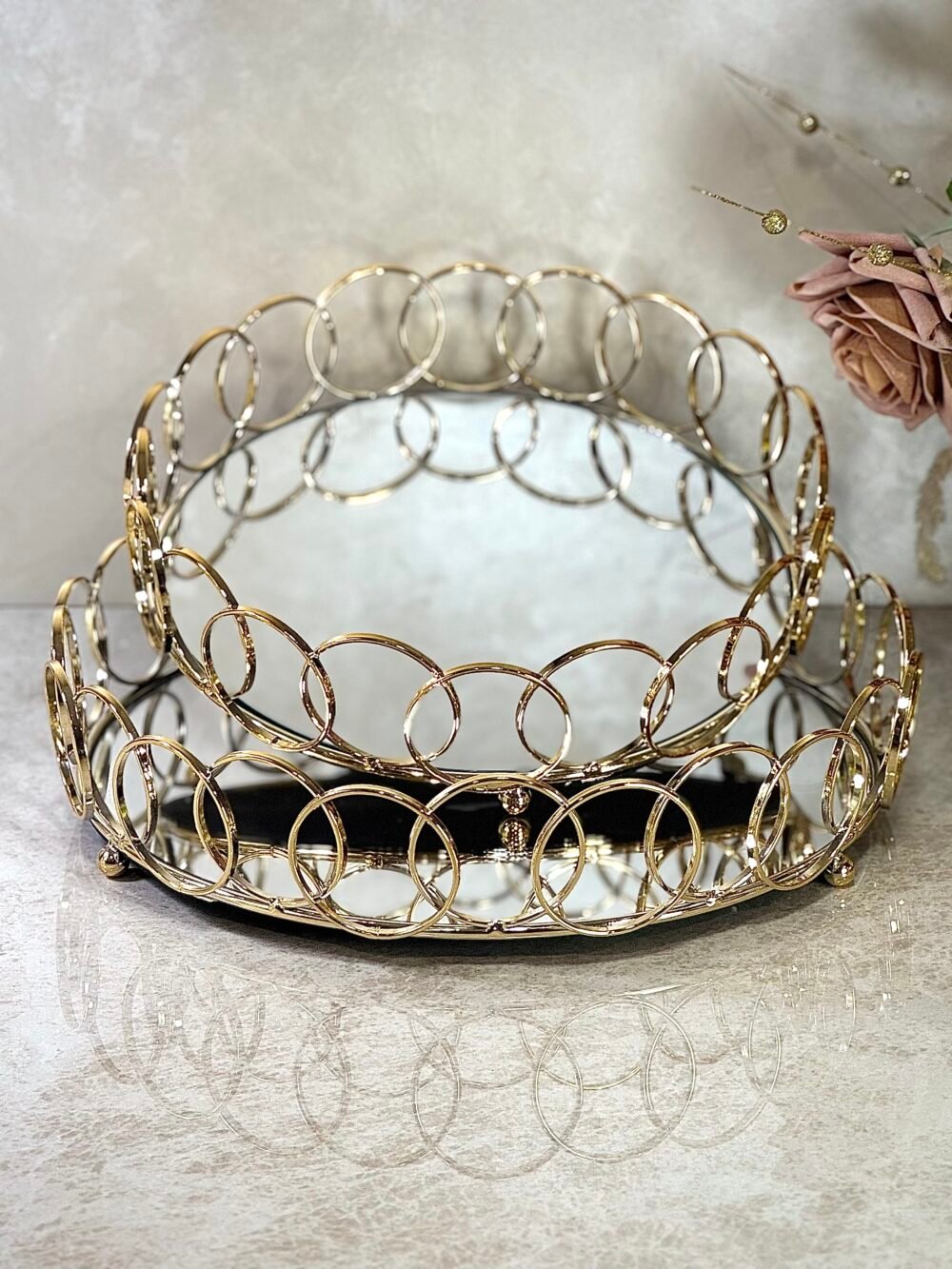 Ensemble de 2 Plateaux Ronds en Miroir avec Décoration Anneaux Entrelacés – Élégance Dorée pour Intérieur Moderne