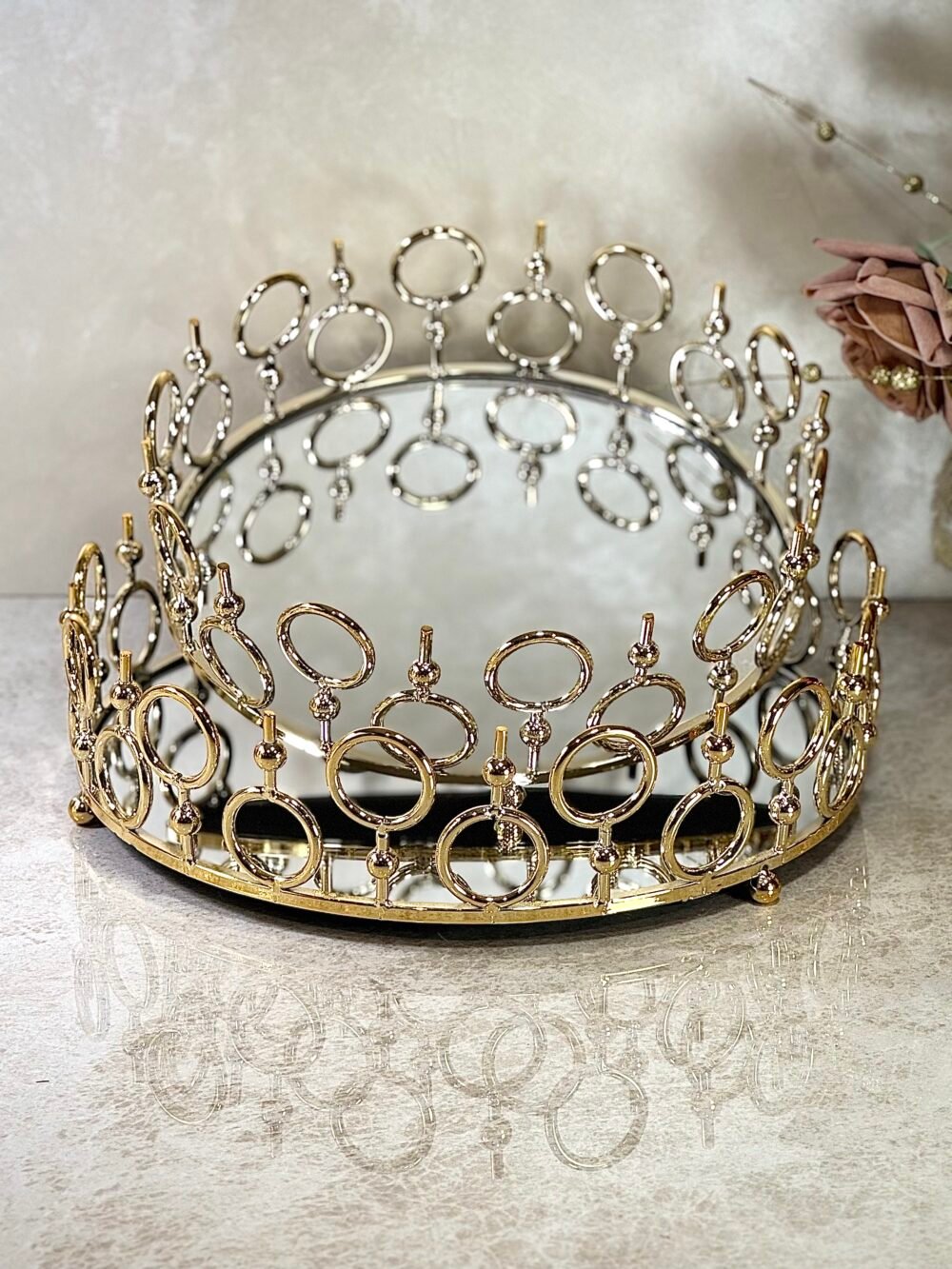 Ensemble de 2 Plateaux Ronds en Miroir avec Décoration d’Anneaux Dorés – Élégance Moderne et Présentation Raffinée