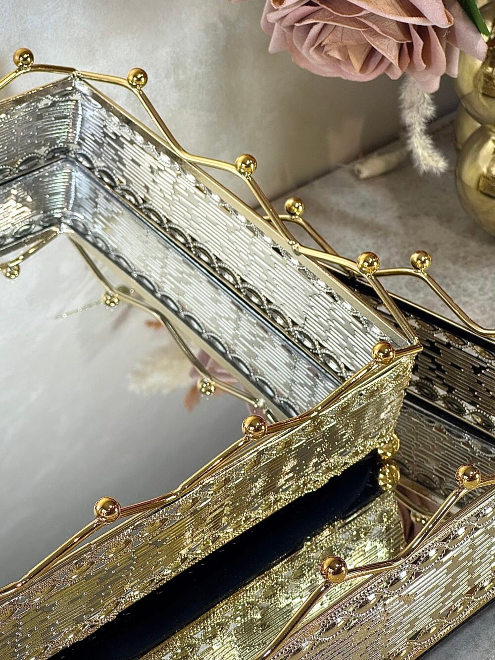 Ensemble de 2 Plateaux Rectangulaires en Miroir avec Décoration de Couronne Dorée – Élégance Royale et Moderne
