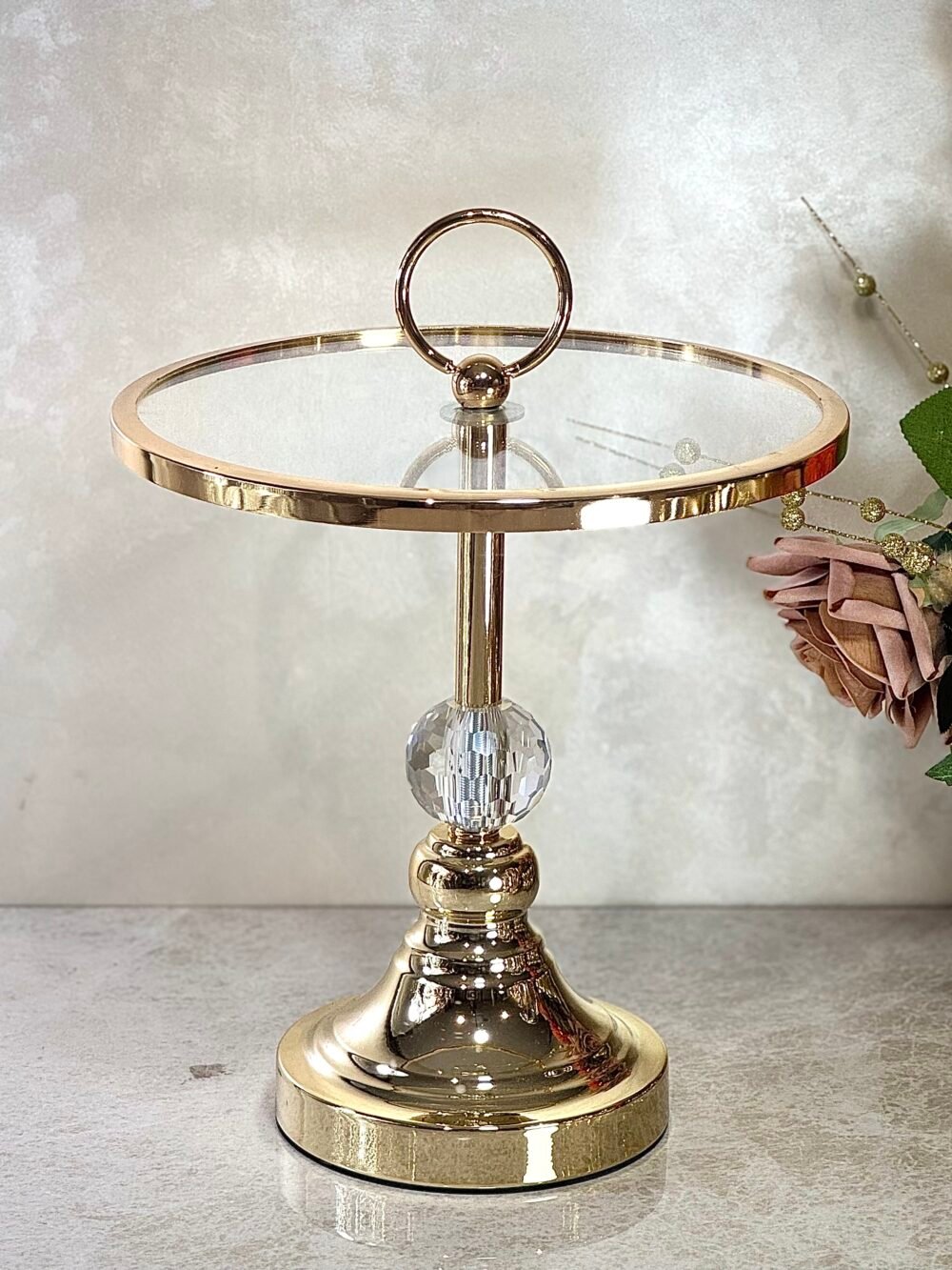 Présentoir élevé en Verre et Métal Doré – Élégance Moderne pour Décoration ou Service Raffiné