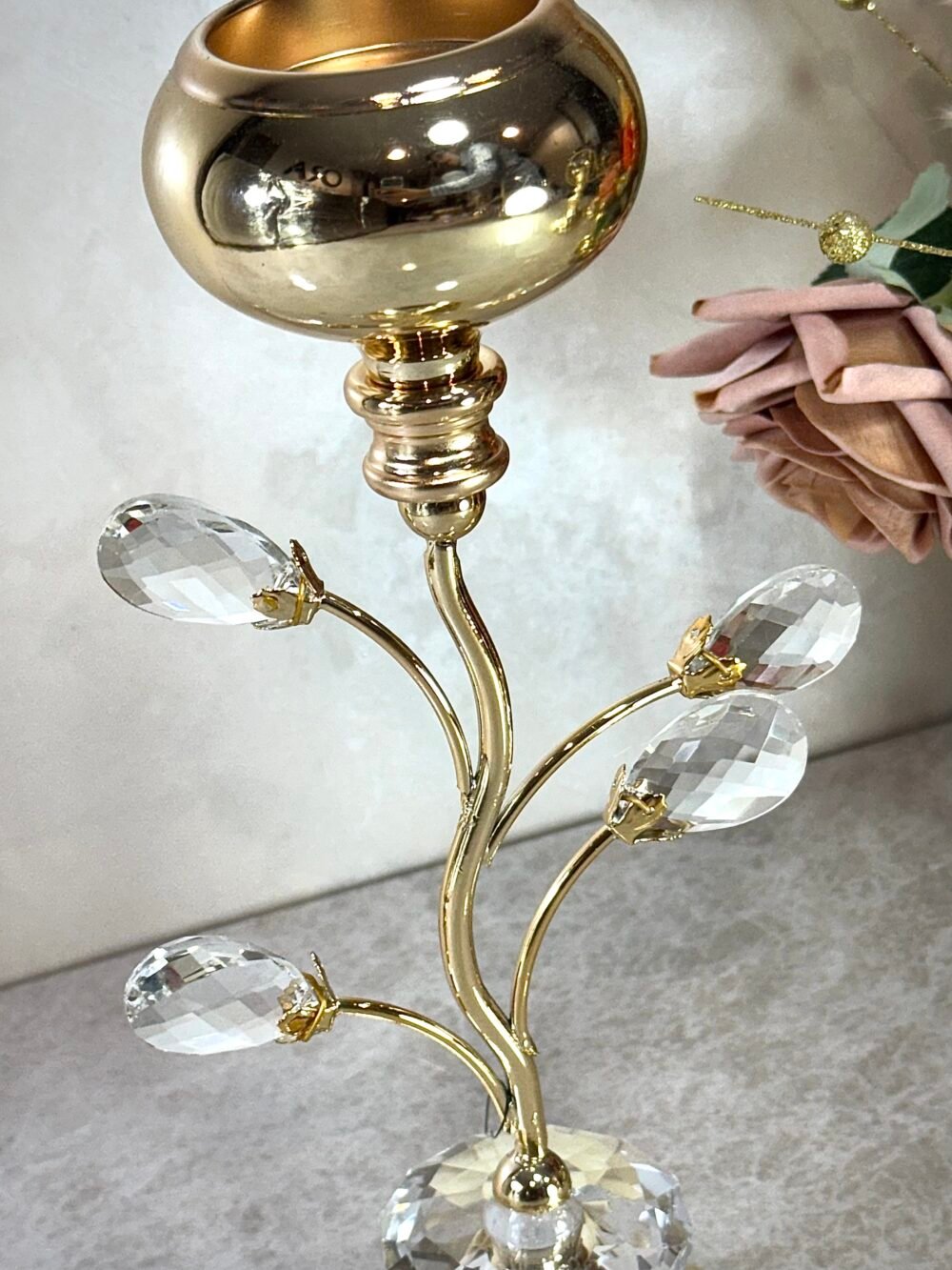 Bougeoir Fleur Épanouie en Cristal et Métal Doré – Élégance Florale et Reflets Lumineux