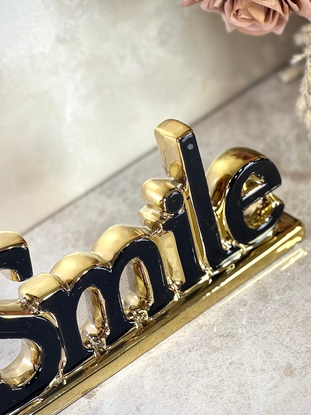 Décoration Céramique Noire et Dorée "Smile" – Élégance Moderne et Positive pour Intérieur