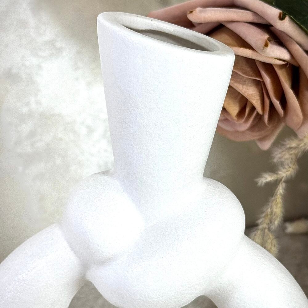 Vase Nœud Troué Abstrait en Céramique – Blanc Élégant, Taille Moyenne, Design Moderne et Sculptural