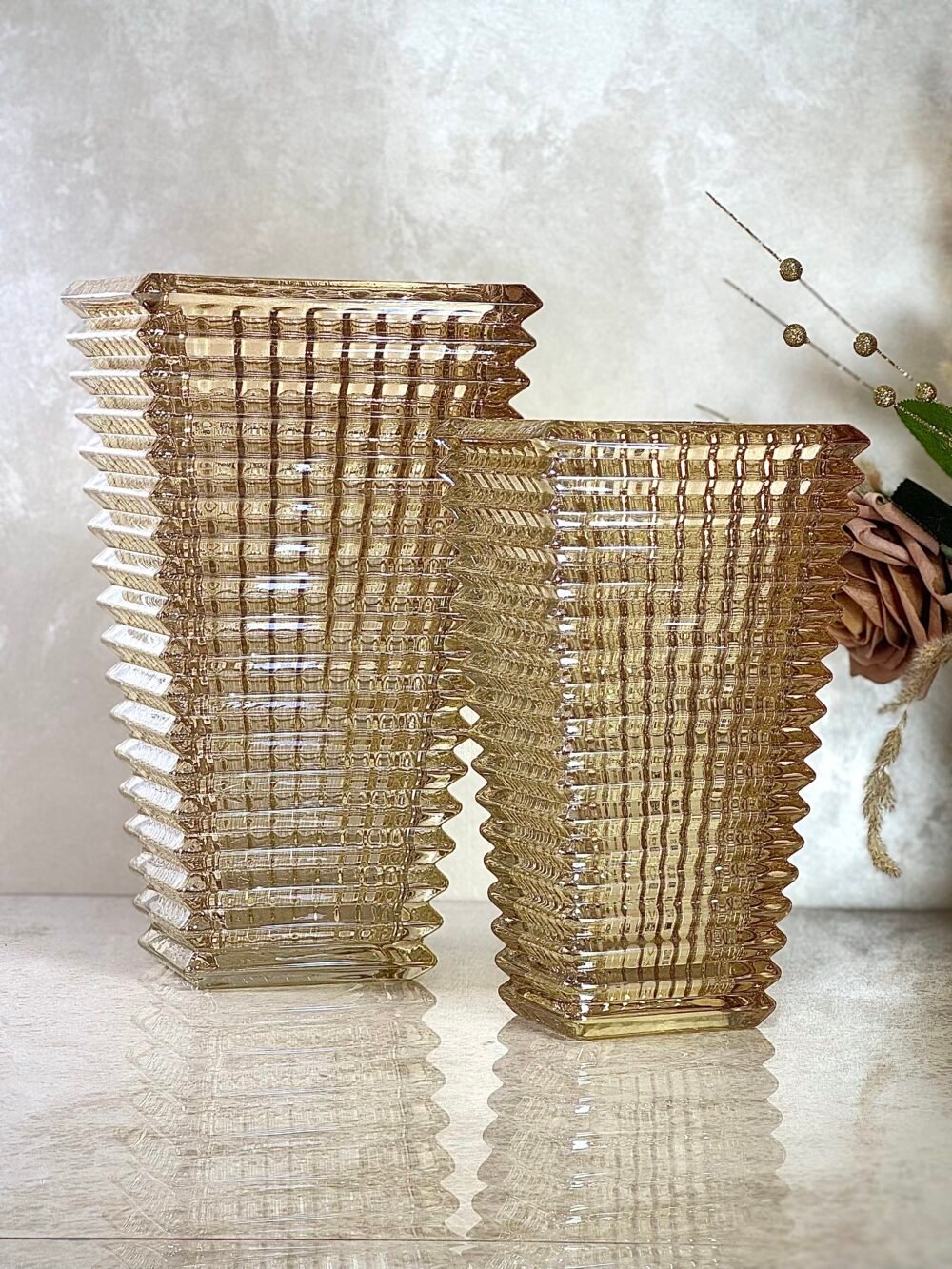 Ensemble de 2 Vases Rectangulaires Texturés en Verre Ambre – Grande Taille Élégante