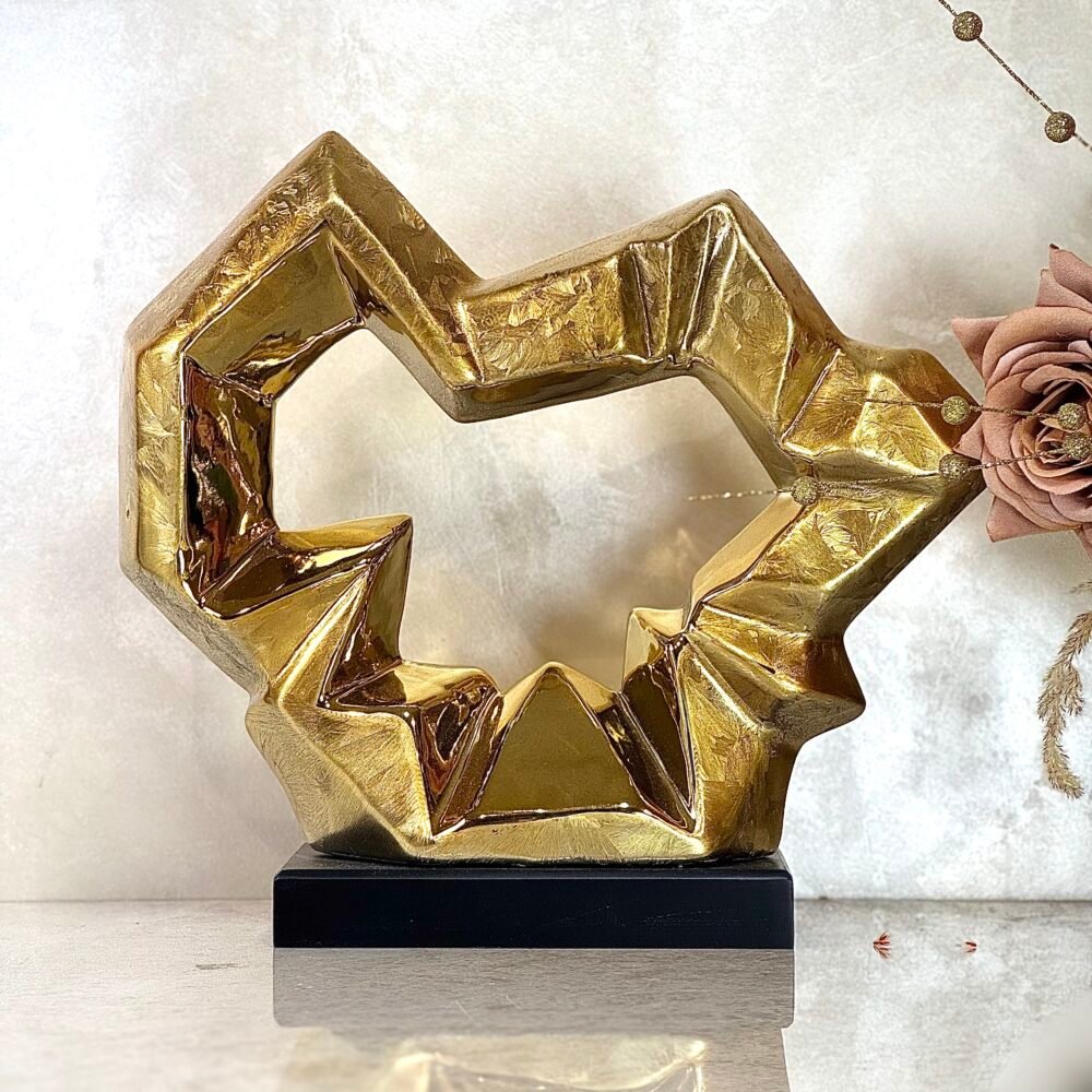 Statue Moderne Élégante Dorée en Forme Abstraite Dentelée avec Socle Noir – Design Raffiné pour Intérieur Contemporain