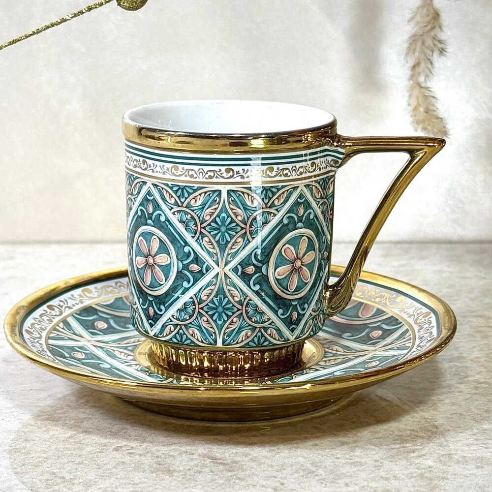 Ensemble de 6 Tasses et Sous-Tasses Antiques – Blanc avec Motif Vert Élégant