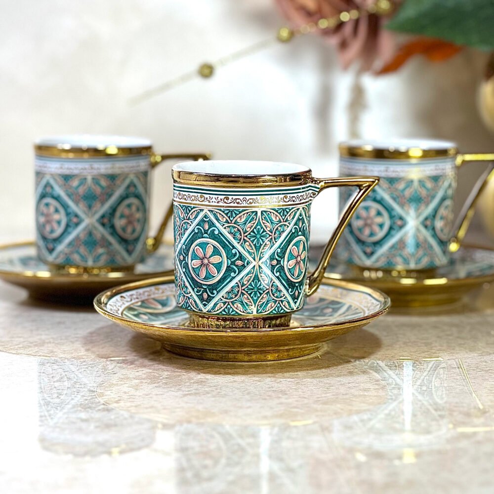 Ensemble de 6 Tasses et Sous-Tasses Antiques – Blanc avec Motif Vert Élégant