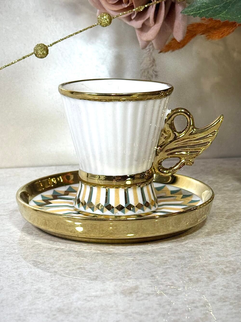 Ensemble de 6 Tasses à Café Cygne avec Sous-Tasses – Blanc et Doré, Motifs Verts et Orange Élégants