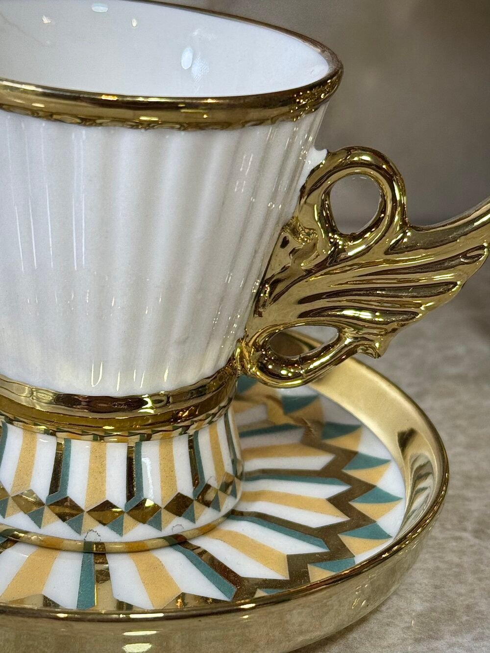 Ensemble de 6 Tasses à Café Cygne avec Sous-Tasses – Blanc et Doré, Motifs Verts et Orange Élégants