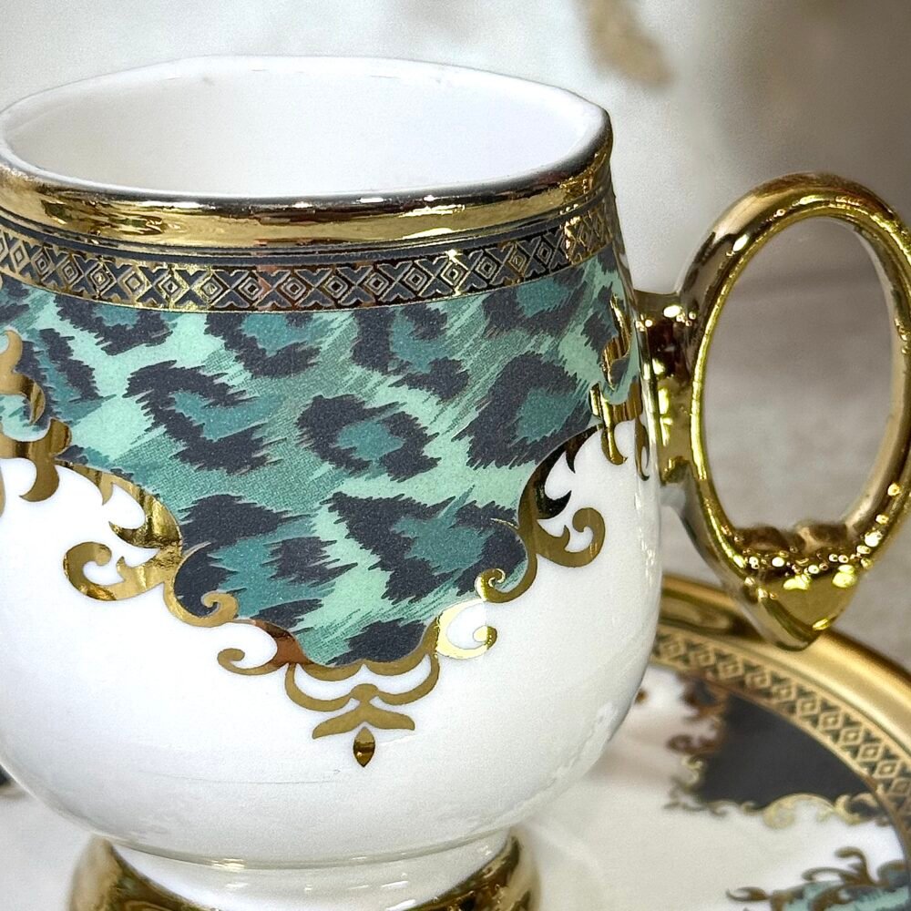 Ensemble de 6 Tasses à Café avec Sous-Tasses – Blanc et Doré, Motif Panthère Vert et Gris