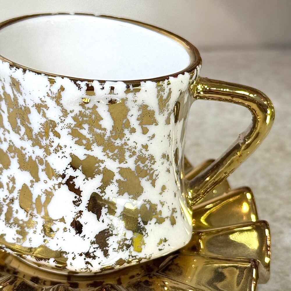 Ensemble de 6 Tasses à Café Blanches et Dorées Tachetées – Élégance Moderne avec Détails Dorés