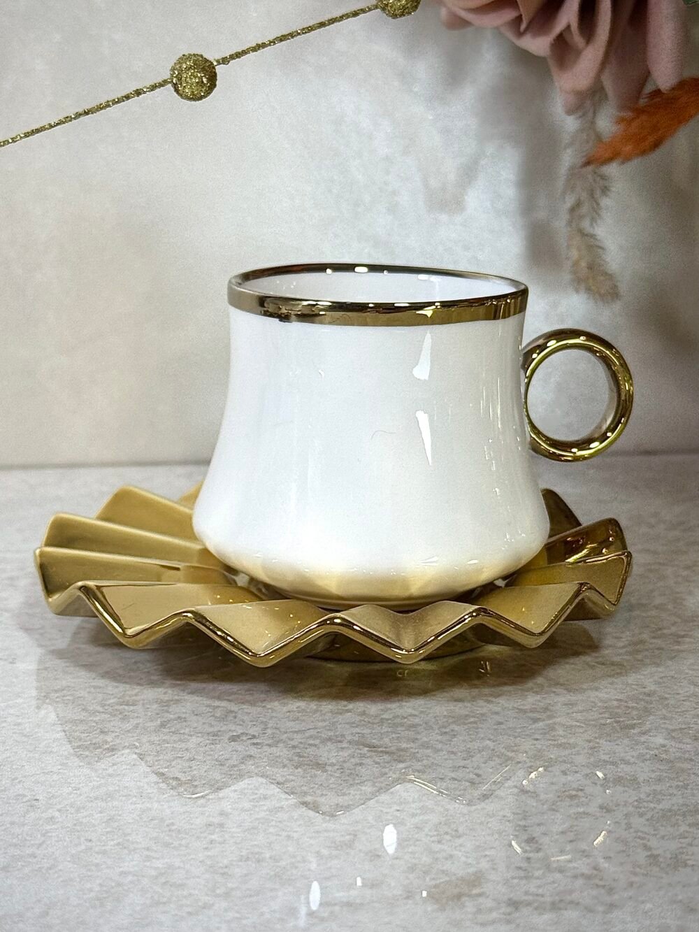 Ensemble de 6 Tasses à Café Blanches et Dorées – Sobriété Chic pour une Dégustation Élégante