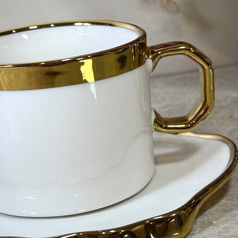 Ensemble de 6 Grandes Tasses à Café Blanches avec Accents Dorés – Élégance Subtile et Format Confortable
