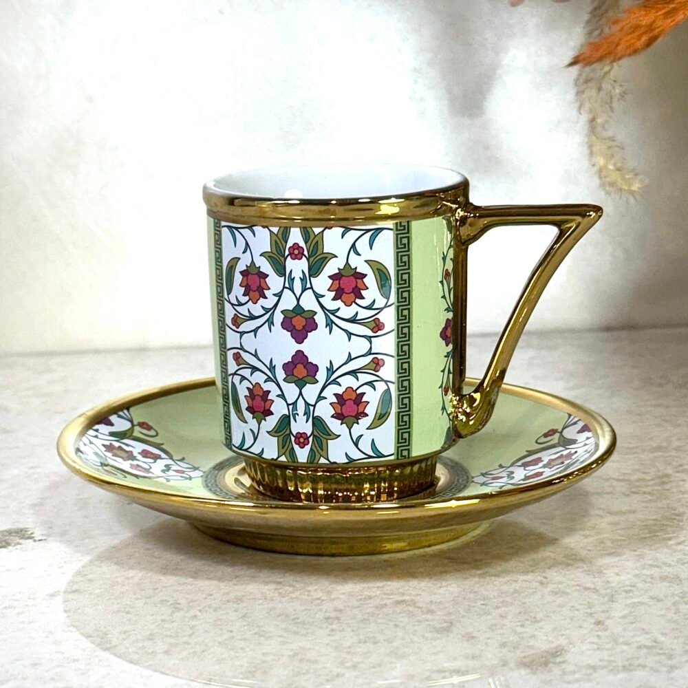 Ensemble de 6 Tasses et Sous-Tasses Antiques – Blanc avec Motif Roses Rouges et Vert Clair