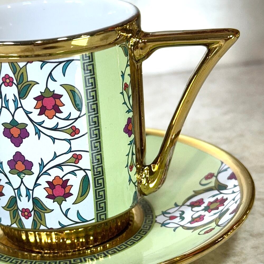Ensemble de 6 Tasses et Sous-Tasses Antiques – Blanc avec Motif Roses Rouges et Vert Clair