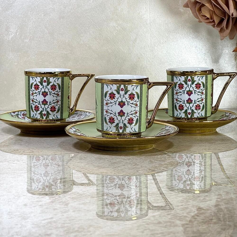 Ensemble de 6 Tasses et Sous-Tasses Antiques – Blanc avec Motif Roses Rouges et Vert Clair