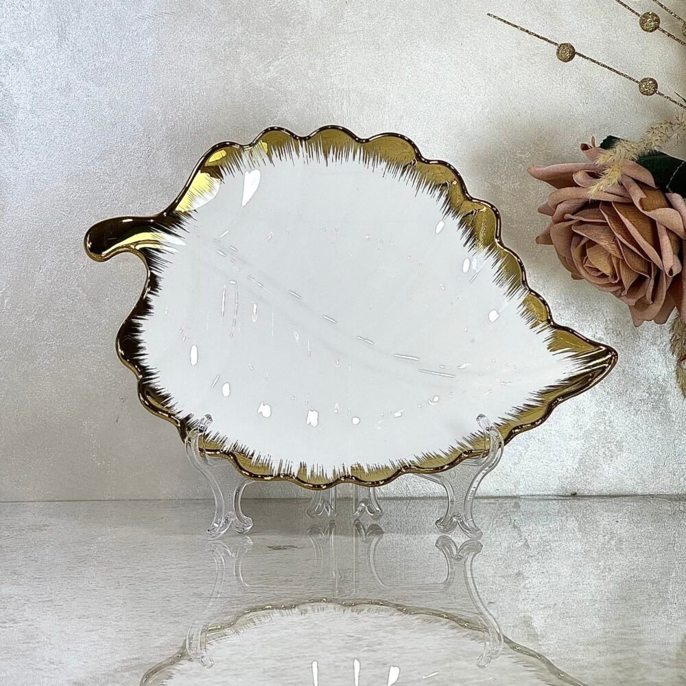 Assiette de Présentation Feuille Blanche et Dorée – Deux Tailles Disponibles pour une Table Élégante et Naturelle