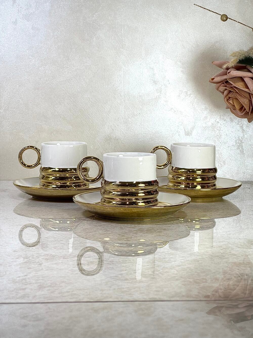 Ensemble de 6 Tasses à Café et Sous-Tasses Blanches et Dorées – Design Élégant et Moderne