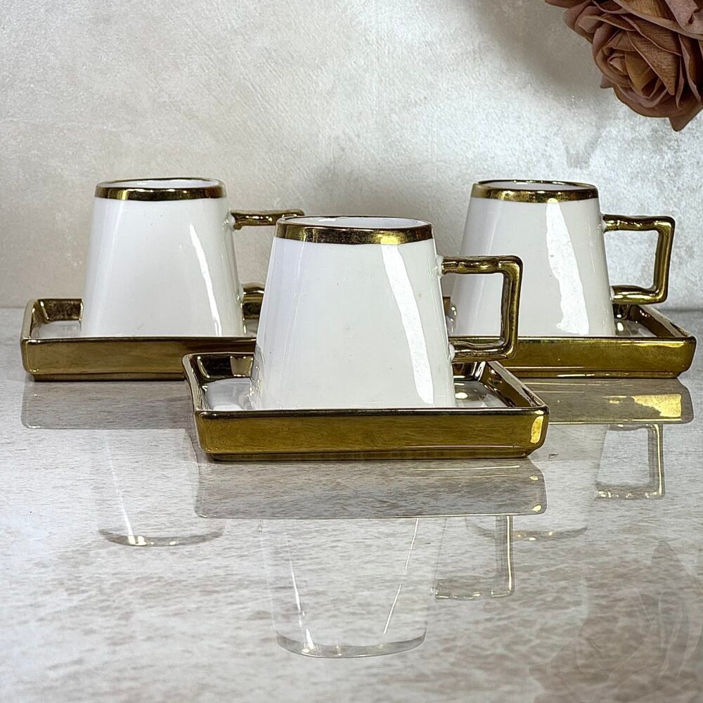 Ensemble de 6 Tasses à Café et Sous-Tasses Carrées Blanches et Dorées – Design Élégant et Moderne