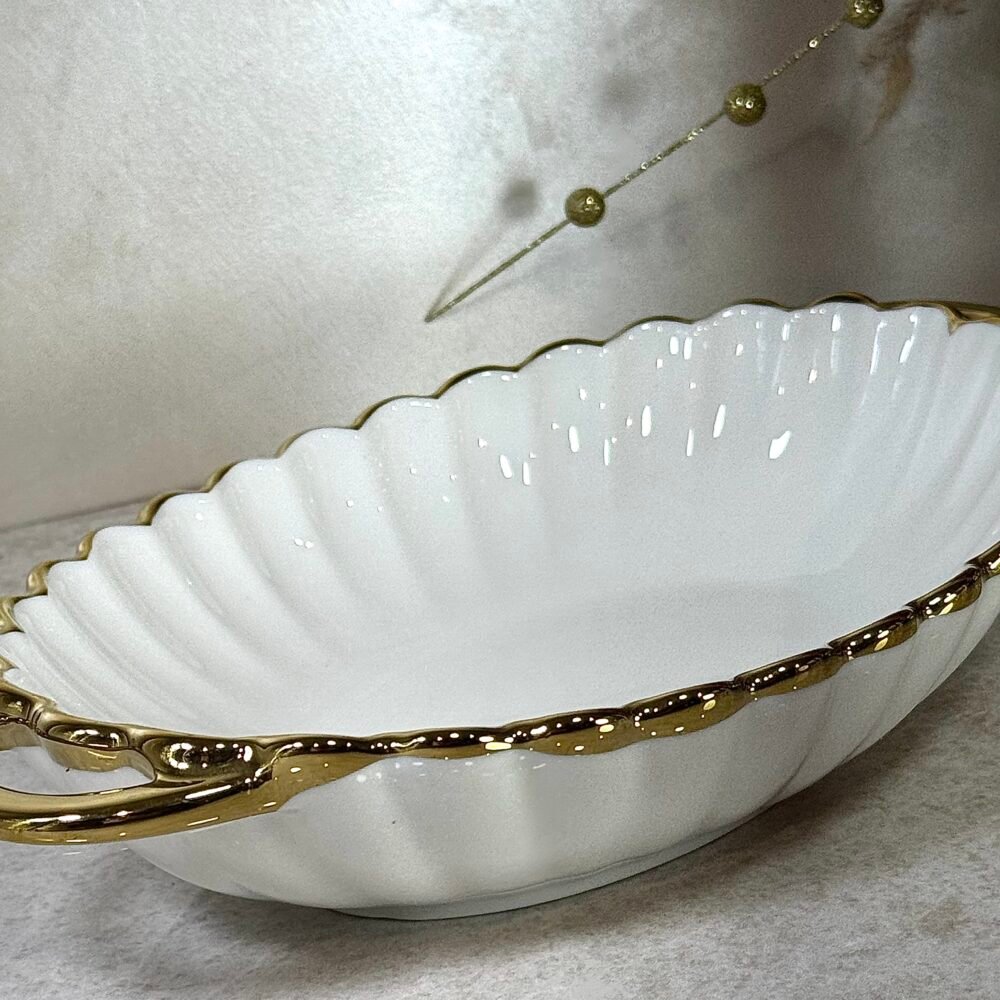 Bol Ovale de Présentation Blanc avec Motifs Dorés et Poignées Élégantes