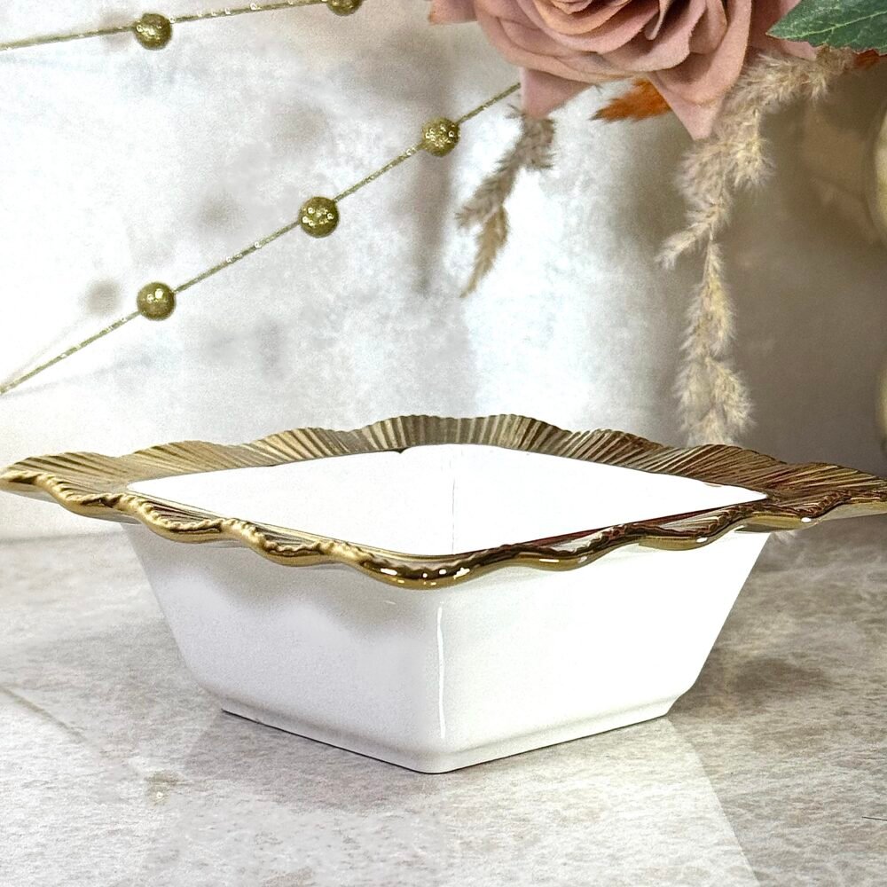 Bol Carré Blanc avec Bords Dorés – Élégance Moderne pour Votre Table