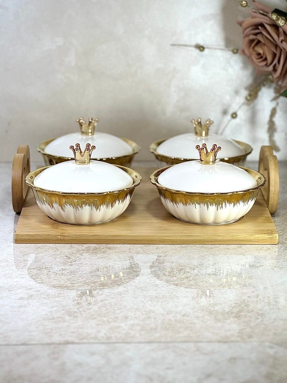 Ensemble de Plateau avec 4 Récipients en Céramique – Blanc et Doré Élégant
